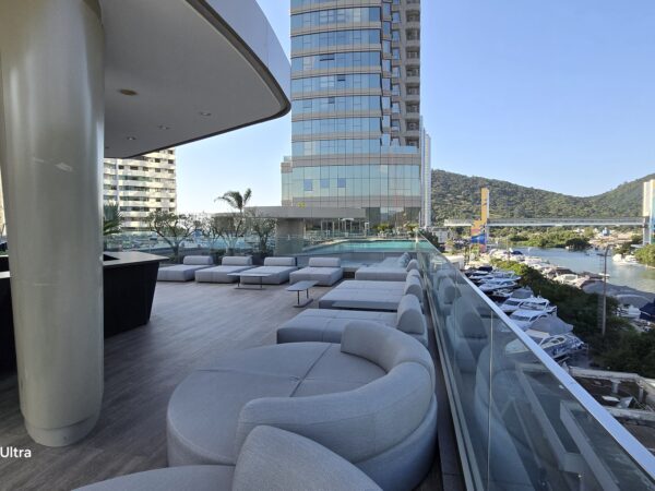 Apartamento à venda no Yachthouse