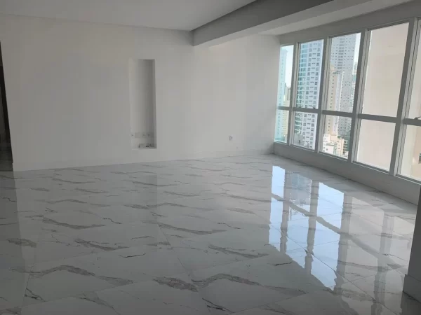 Apto á venda no Marina Beach Towers