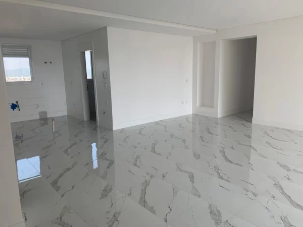 Apto á venda no Marina Beach Towers