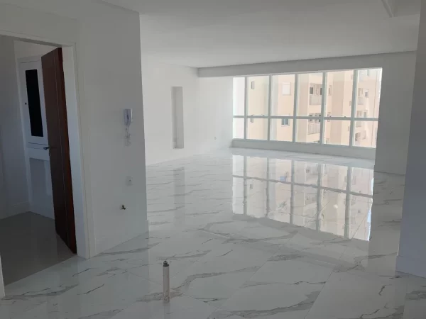 Apto á venda no Marina Beach Towers