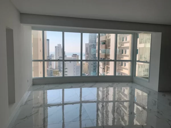 Apto á venda no Marina Beach Towers