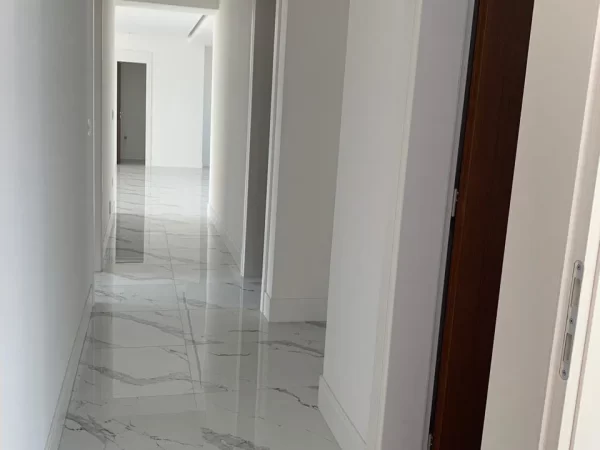 Apto á venda no Marina Beach Towers