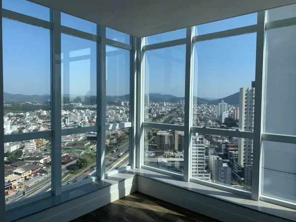 Apto á venda no Marina Beach Towers