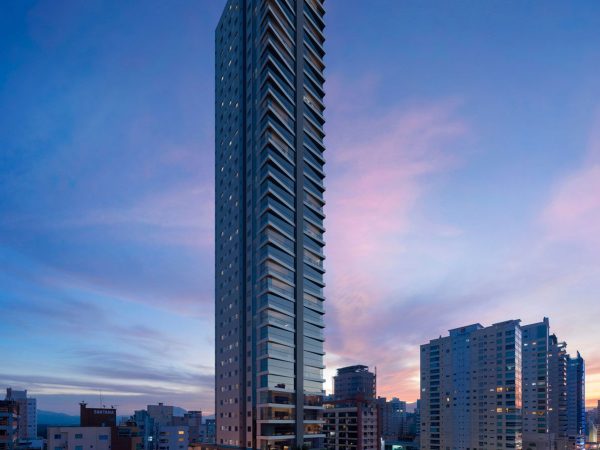 Venda de apto no Shard Tower em Itapema