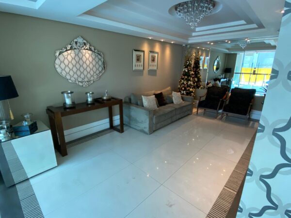 Andar alto à Venda no Edifício Villa Foscari