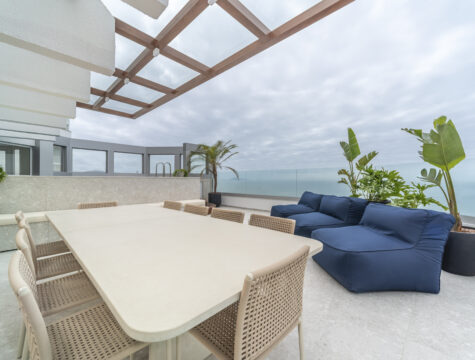 Cobertura Frente Mar no Theiss Heim