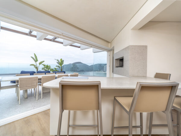 Theiss Heim Cobertura Frente Mar