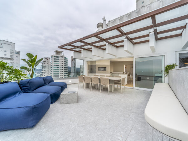 Theiss Heim Cobertura Frente Mar