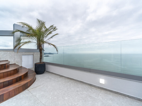 Theiss Heim Cobertura Frente Mar