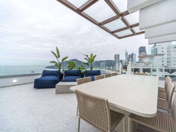 Theiss Heim Cobertura Frente Mar