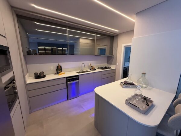 Sun Beach Residence Apartamento Decorado à Venda
