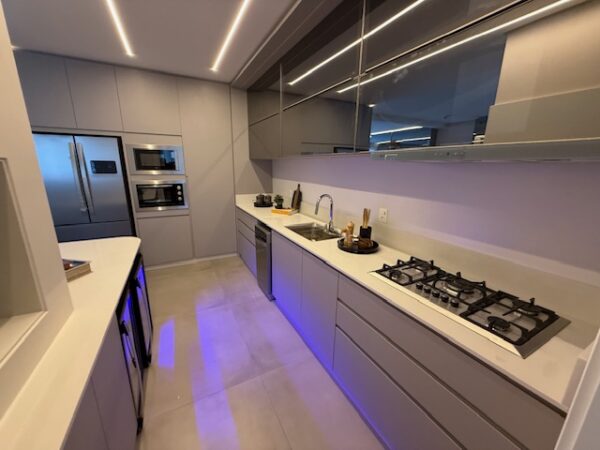 Sun Beach Residence Apartamento Decorado à Venda